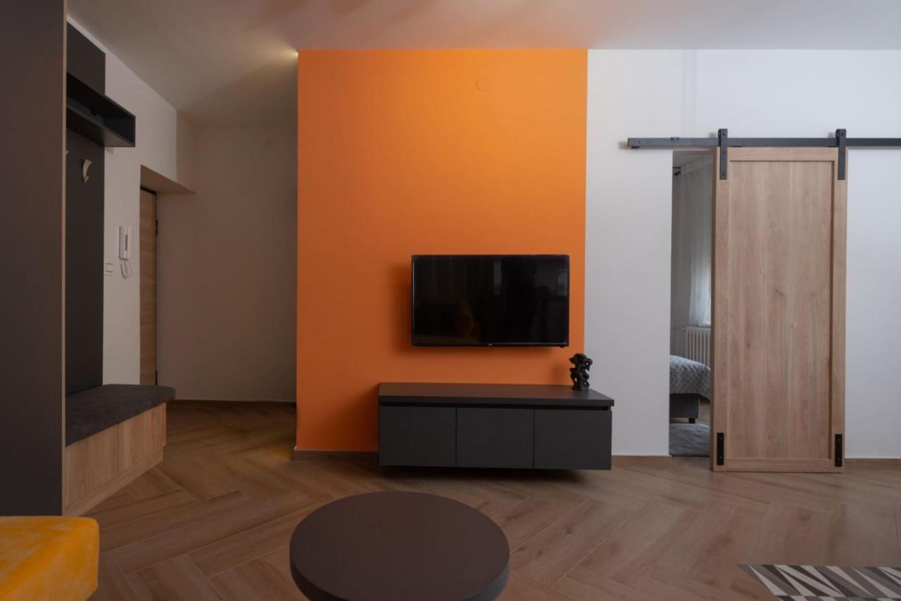 Republic Square Apartment - With Garage ノヴィ・サド エクステリア 写真