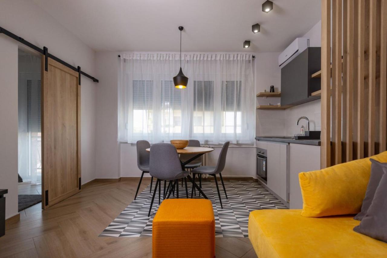 Republic Square Apartment - With Garage ノヴィ・サド エクステリア 写真